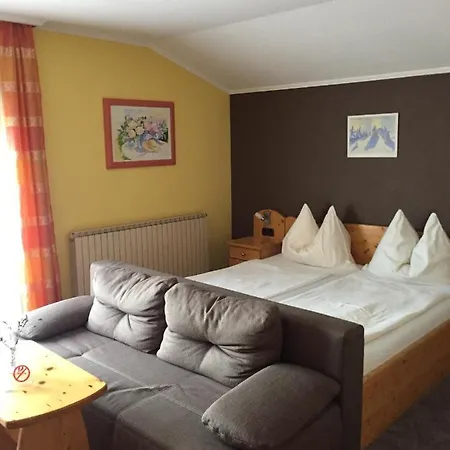 Gastehaus Heidi Bed & Breakfast 3*